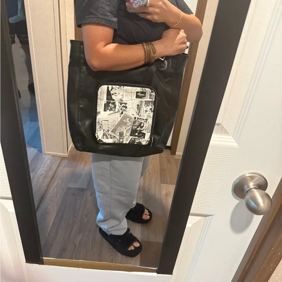 Guess limited edition tote bag with a removable pouch. - Picture 6 of 6